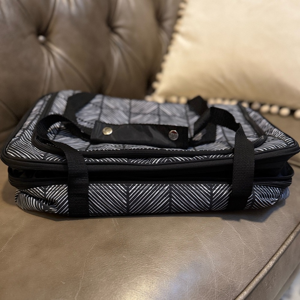 Thirty-One Gifts Perfect Party Set in Chevron Squares | Insulated Food Carrier